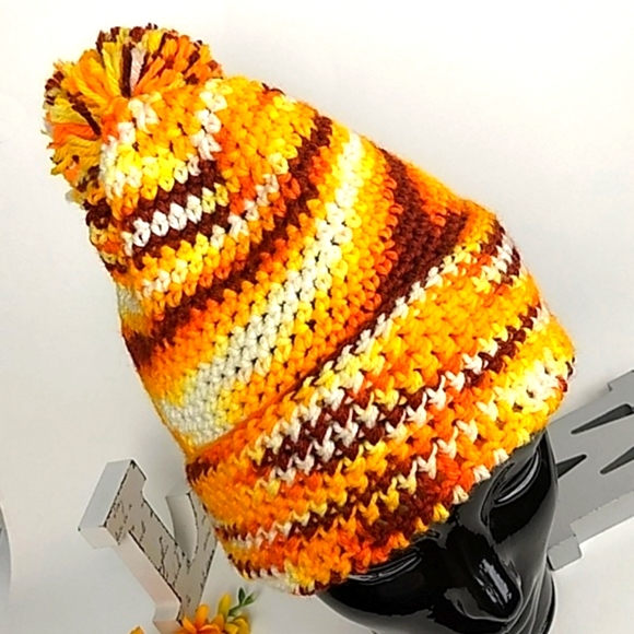 Hand-knit Pom hat, Unique! OSFM Adult, unisex - Picture 8 of 8